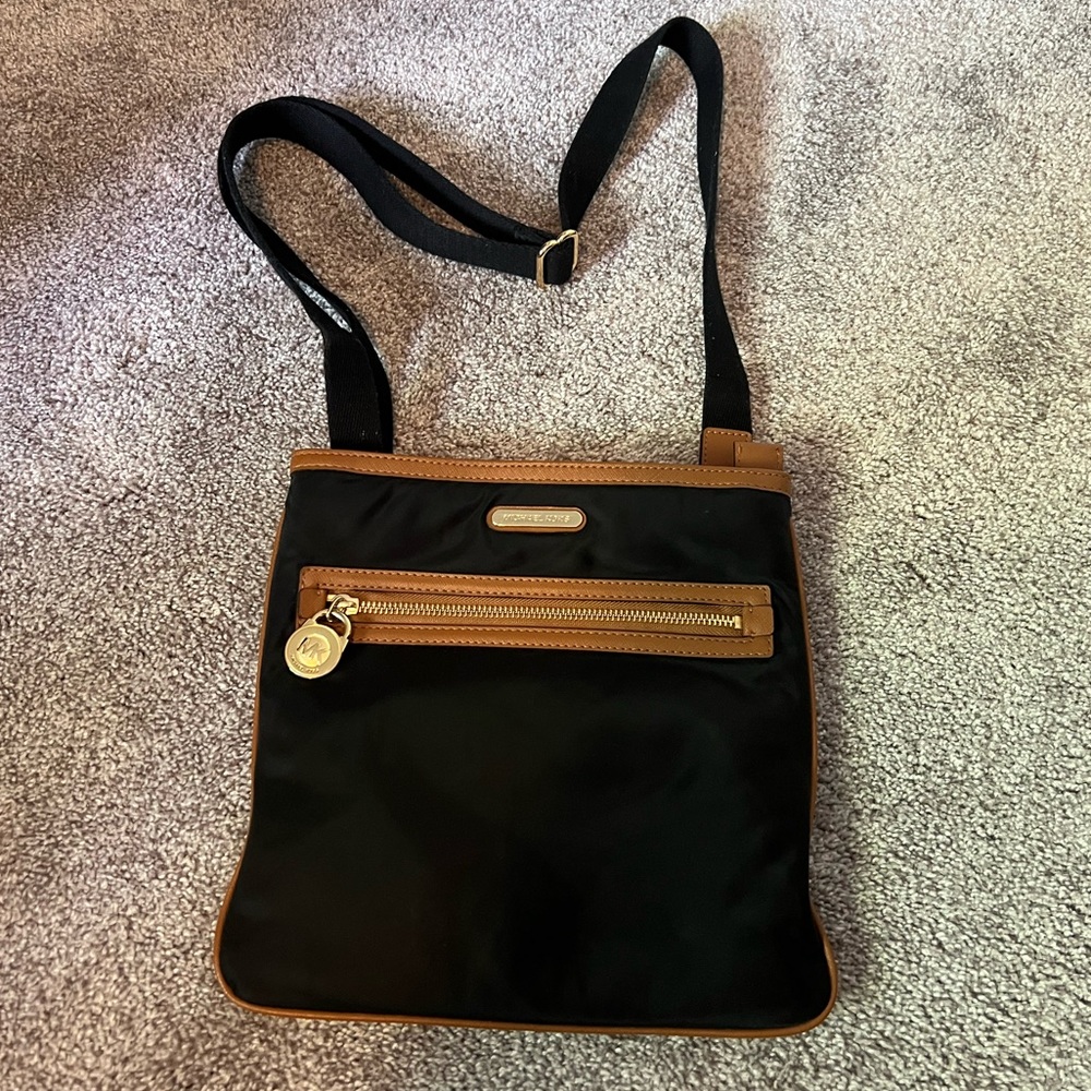 EUC Michael Kors crossbody